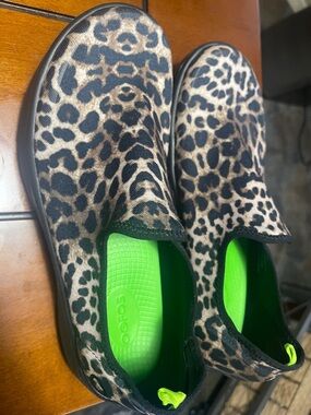 OOFOS OOmg eeZee Low Women’s Size EU 41 Leopard Recovery Shoe fits like size 10